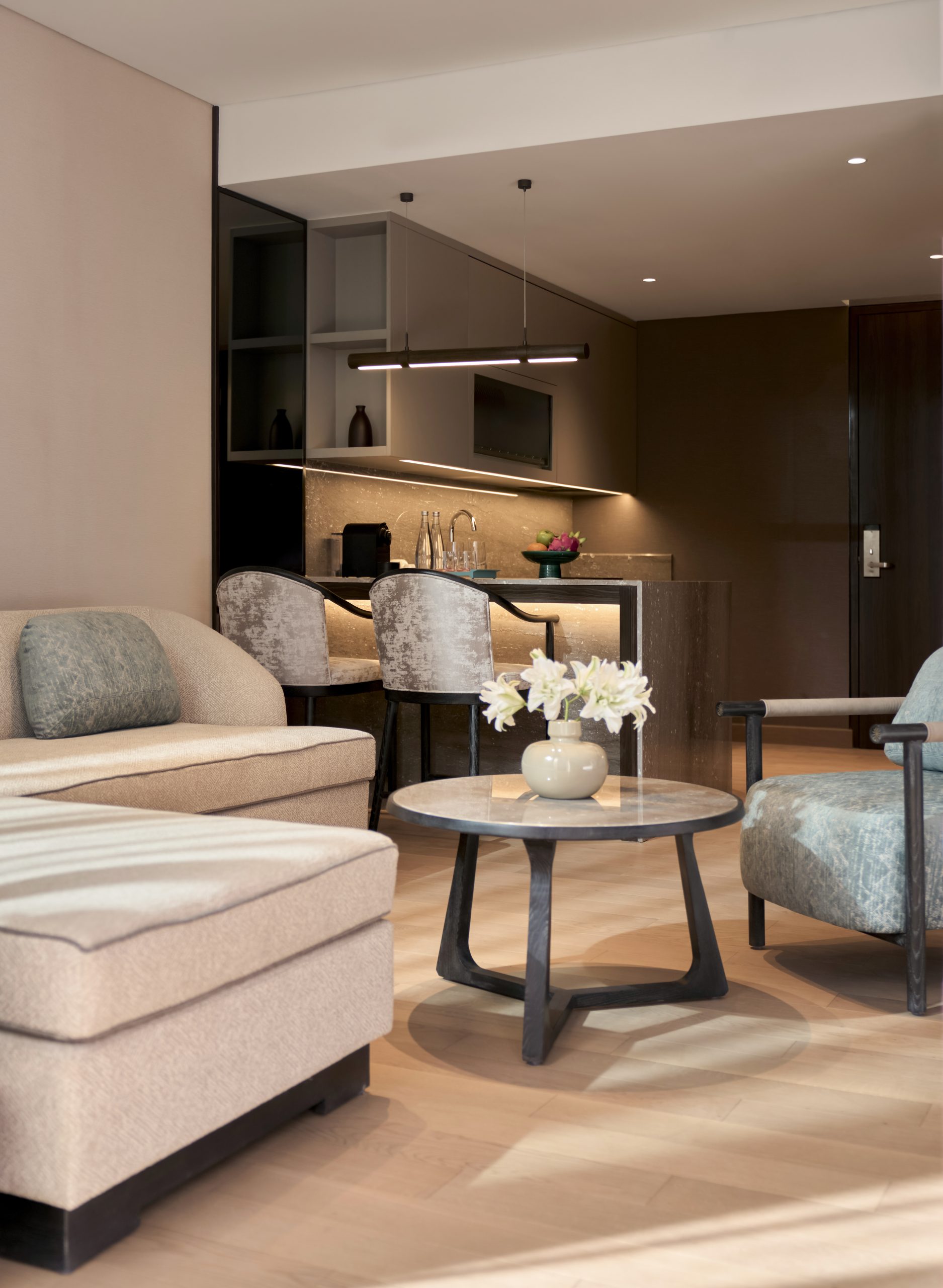 dusit-le-palais-tu-hoa-hanoi-accommodation-junior-balcony-suite-one-king-experience