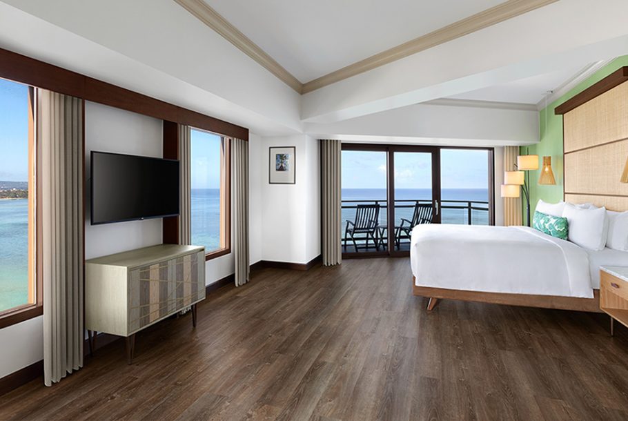 Club Oceanfront Suite