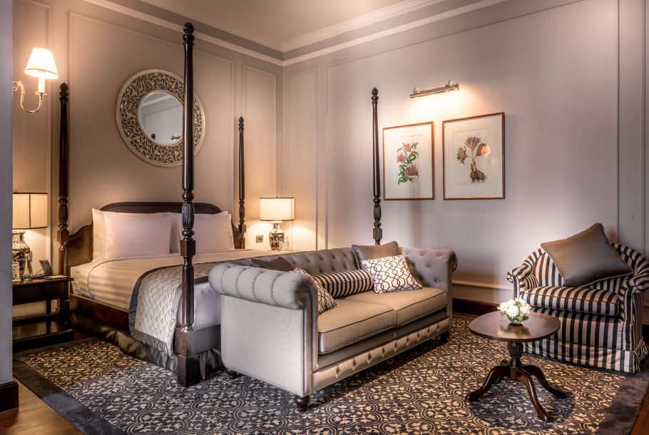 STRAND SUITE