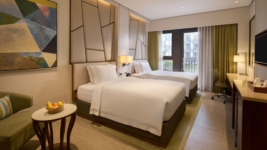 dusitD2-davao-accommodation-guestroom-deluxe-pool-twin