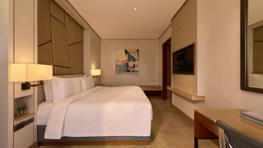 'suite-bedroom-overview