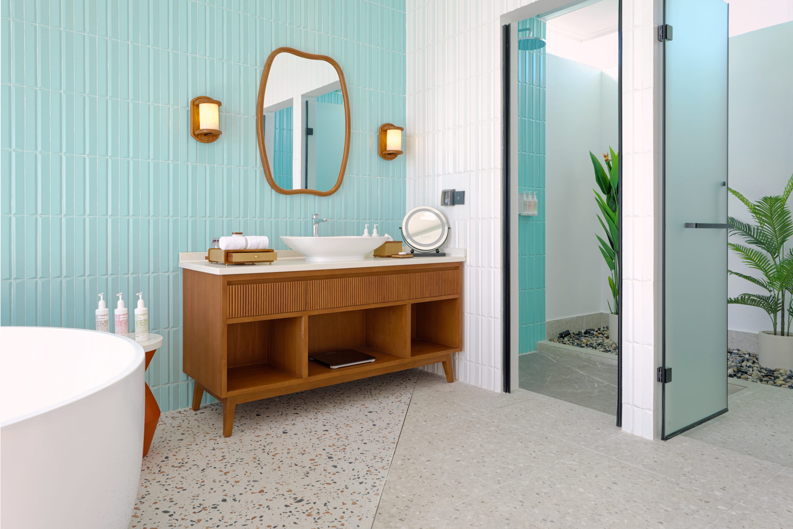 dusitd2-feydhoo-maldives-accommodation-overwater-pool-villa-bedroom-bathroom