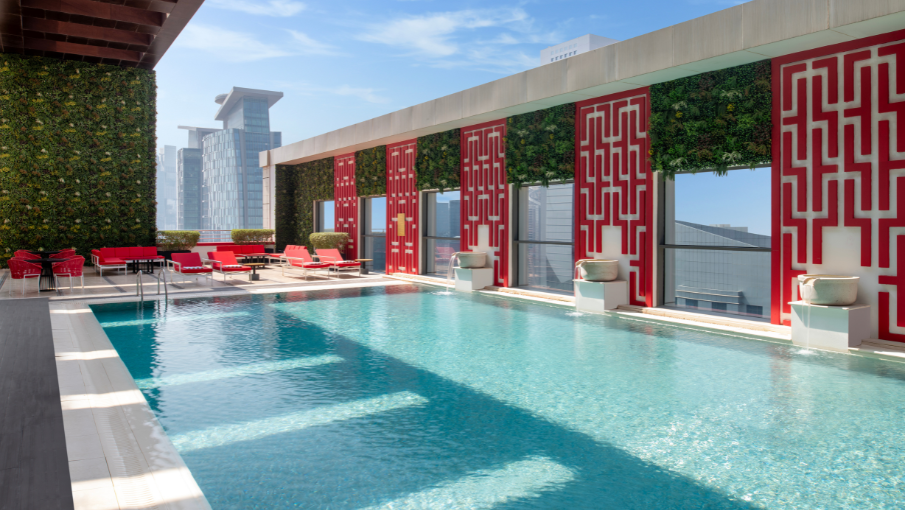 Dusit-doha-hotel-rooftop-pool-905x510