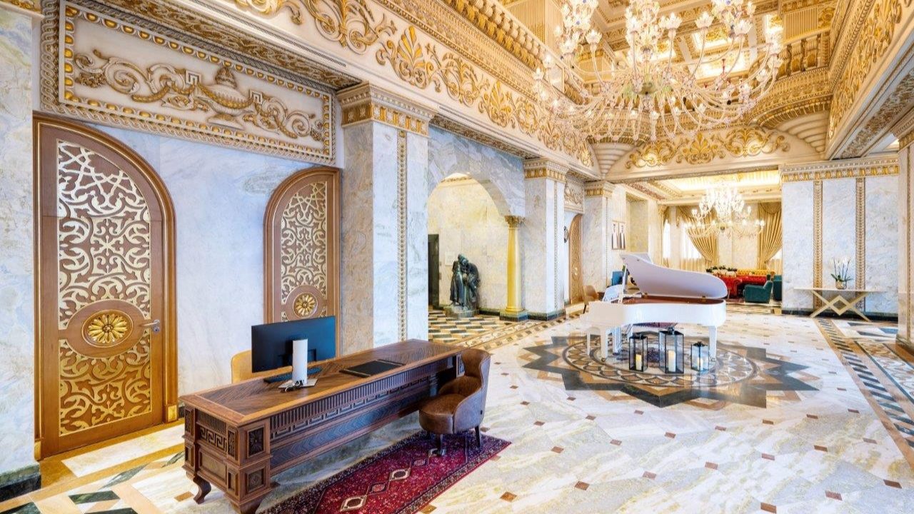 Luxury lobby at Dusit Hotel & Suites Doha in West Bay