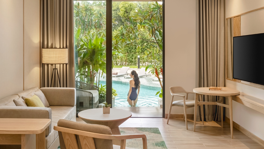 dusit-princess-phatthalung-accommodation-family-suite-pool-access-lifestyle-walking-into-pool-905x510