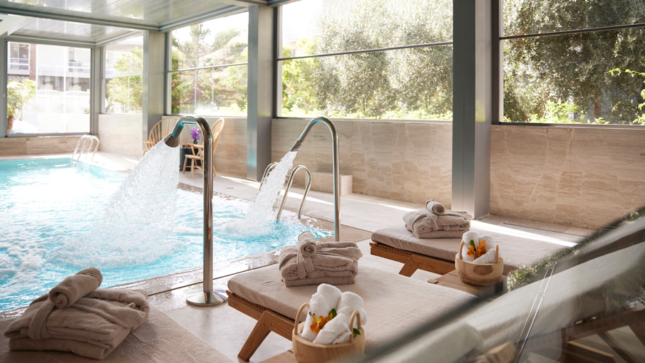 dusit-suites-athens-jacuzzi-sun-bed-towel-905x510