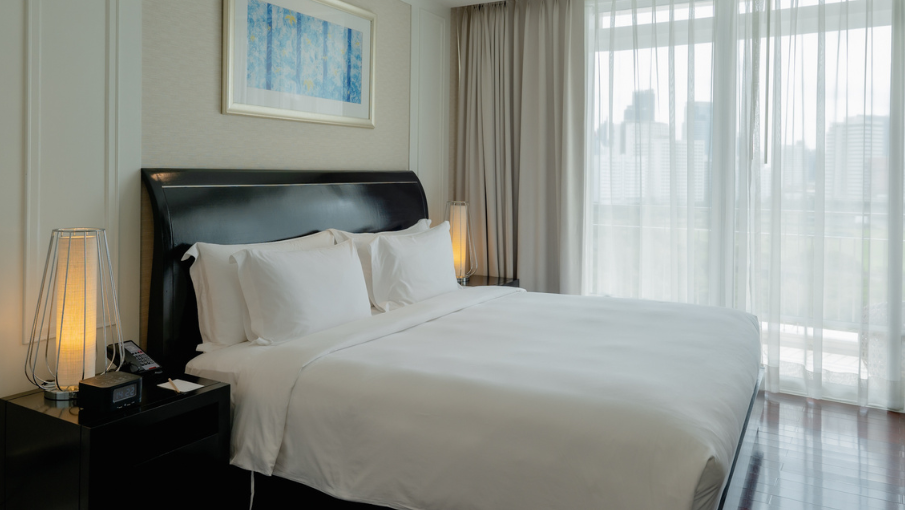 DSRB-Hero image-Desktop 905x510 px-Room-Brand-Dusit Suites Ratchadamri Bangkok-Plan Your Summer Staycation (7)