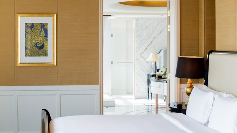 dusit-thani-abu-dhabi-accommodation-two-bedroom-apartment-suites-bedroom-905x510