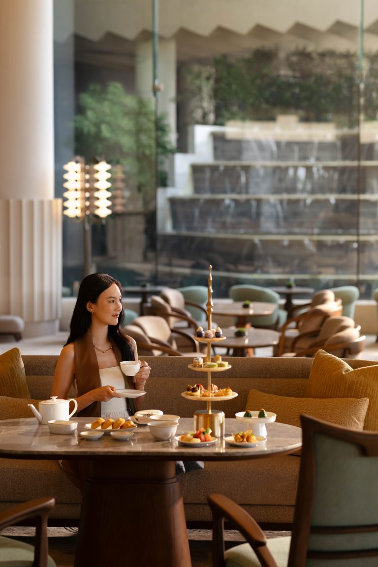 dusit-thani-bangkok-grand-lobby-afternoon-tea-lifestyle