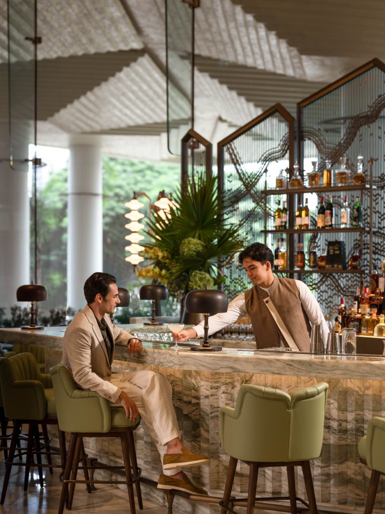 dusit-thani-bangkok-grand-lobby-bar-lifestyle