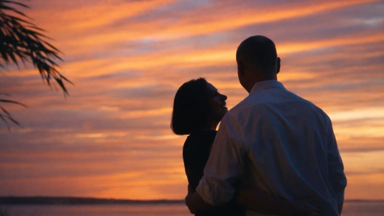 sunset couple 905x510px