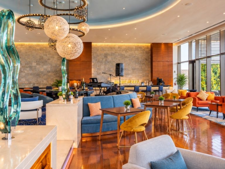 Lobby Lounge 4