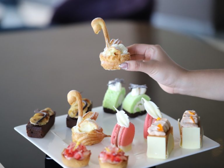 Lobby Lounge 5