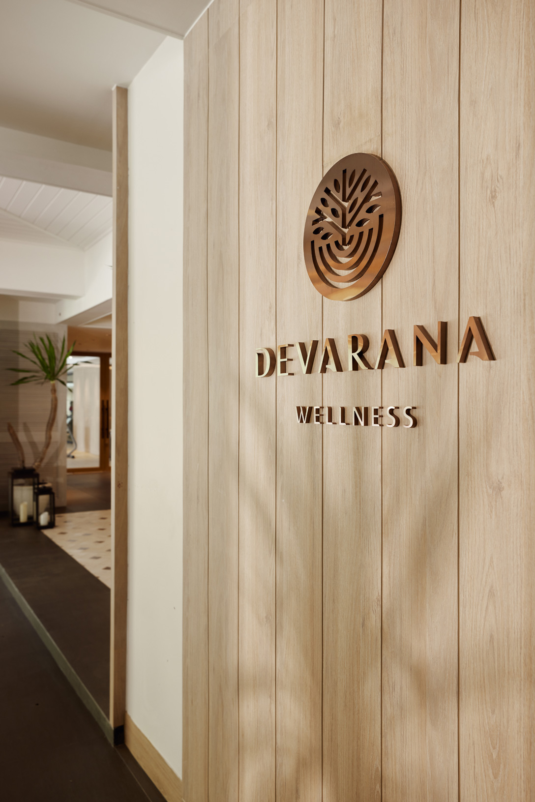 dusit-thani-hua-hin-spa-devarana-welcome-sign