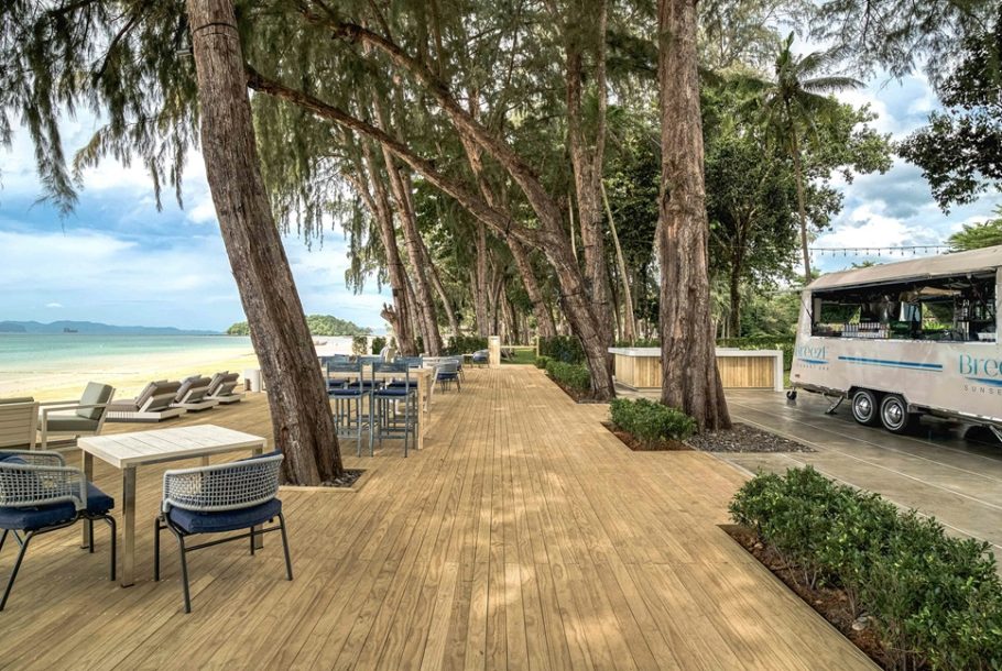 Breeze Beach Bar