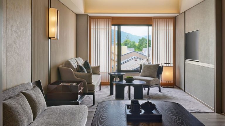 A night on us (905 x 510 px) (1)