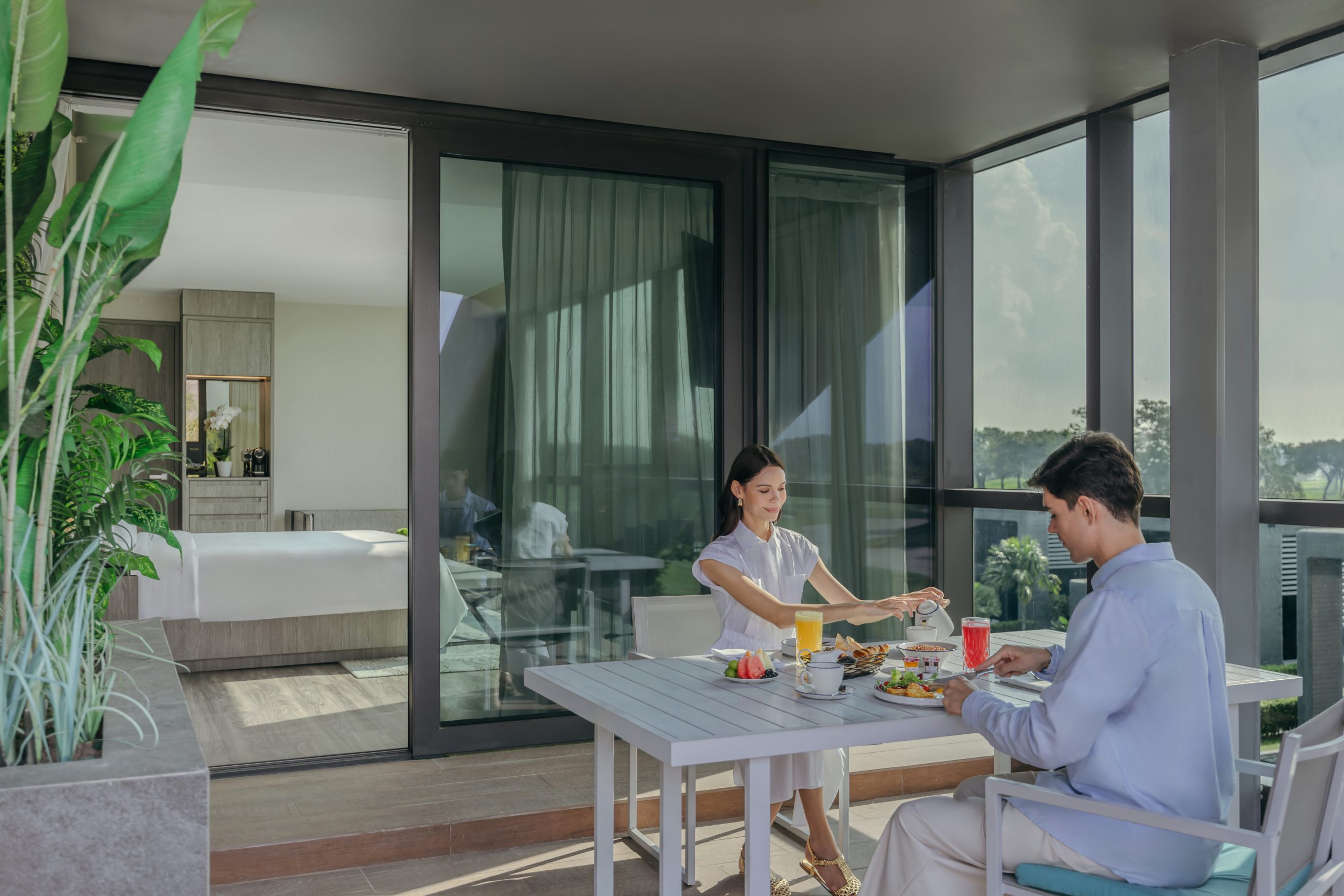 Prestige Verandah Suite - Lifestyle Breakfast_302A9023