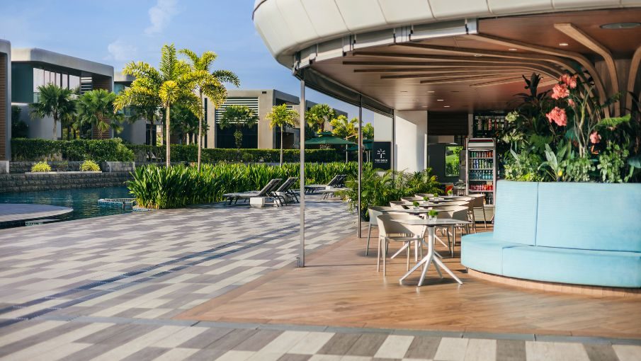 The Tee Deck – Al Fresco Bar & Grill