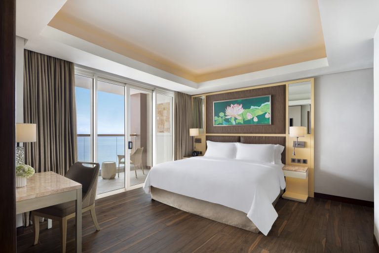 dusit-thani-mactan-cebu-resort-accomodation-three-bedroom-suites-master-bedroom
