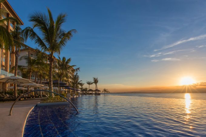 dusitthani-mactancebu-facilities-infinity-pool-sunset