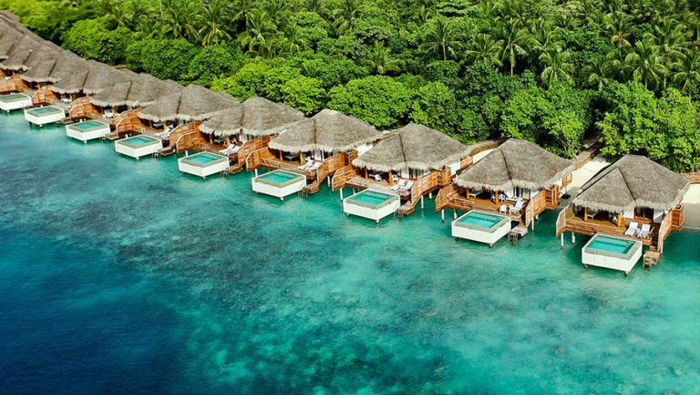 dtmd_accommodation_water-villa-aerial_small-905x510