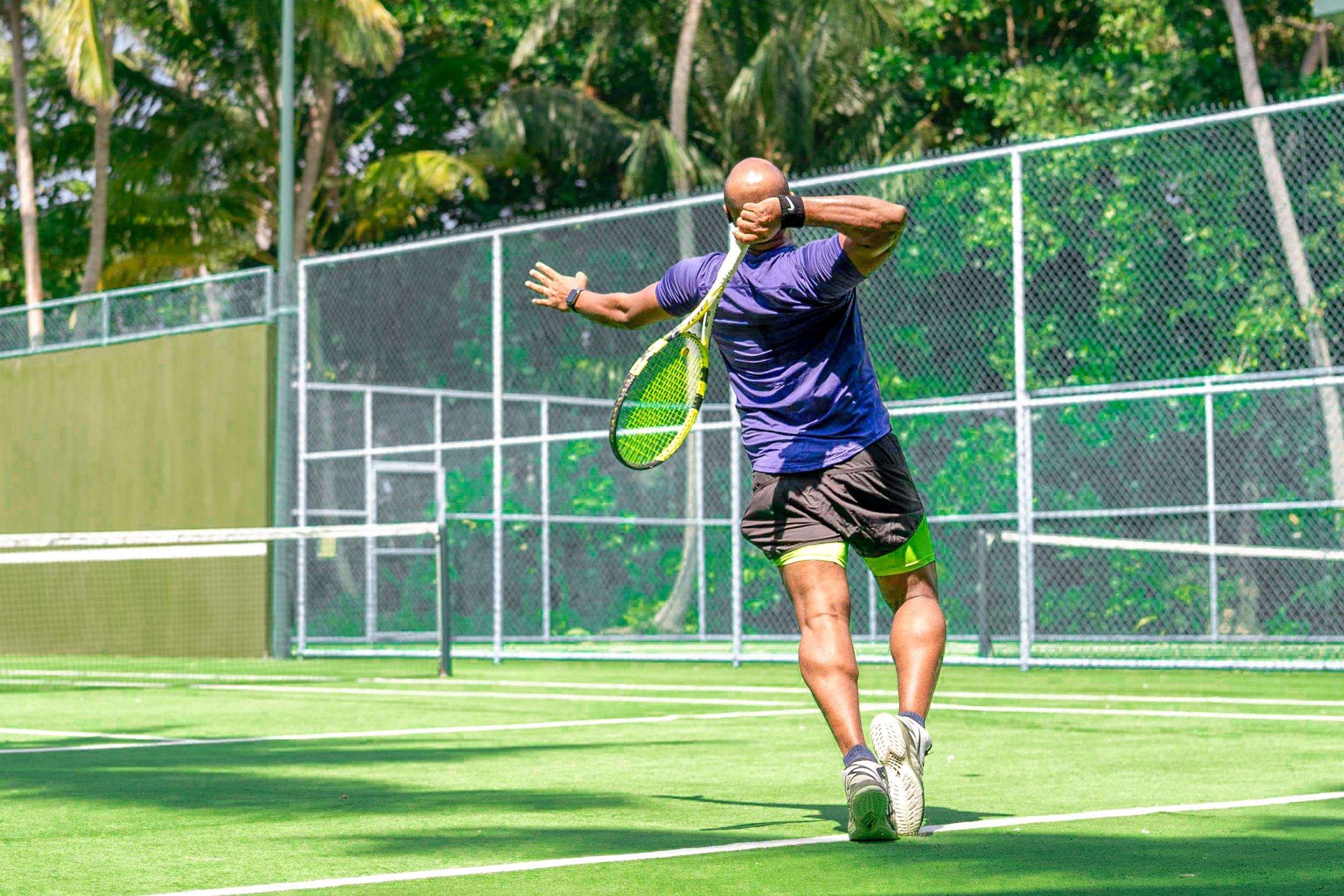 Dusit-Thani-Maldives-Activities-Tennis-3