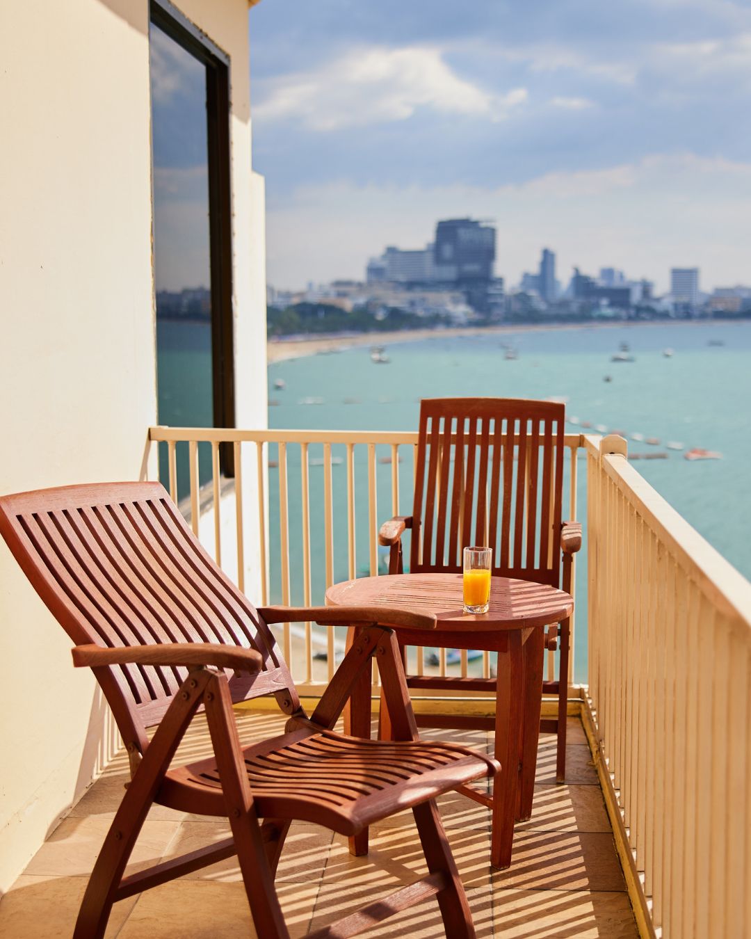 Dusit Thani Pattaya_Saver Offer Room with Breakfast_1080x1350