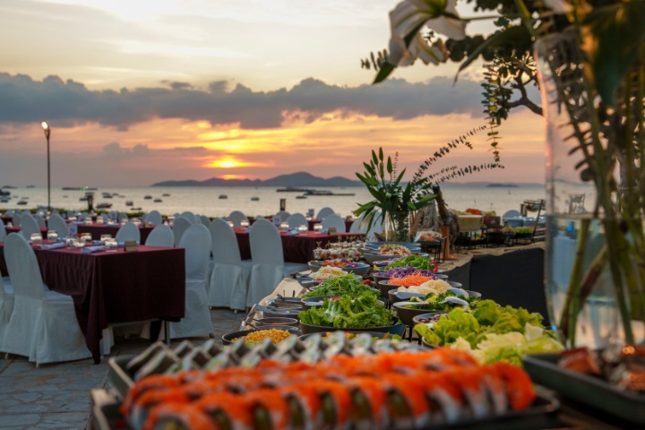 DTPA-website-offer-720x480px-Pattaya Fireworks Fest dinner (1)