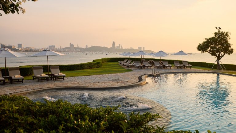 dusit-thani-pattaya-facility-lagoon-pool-905x510px