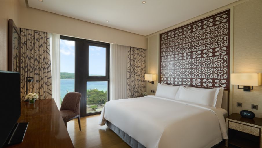 dusit-thani-residence-davao-accommodation-guestroom-master-bedroom