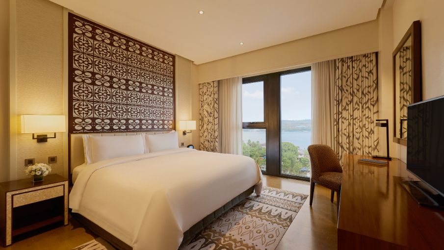 dusit-thani-residence-davao-accommodation-guestroom-1-bedroom-corner-suite-bedroom