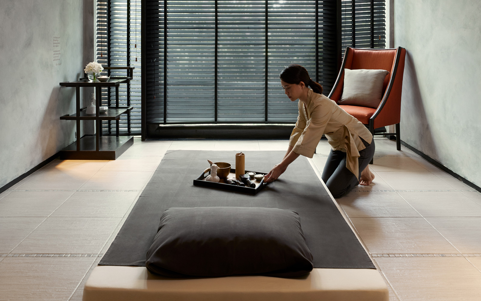 Body balancing massage 60 minutes & 30-minute singing bowl