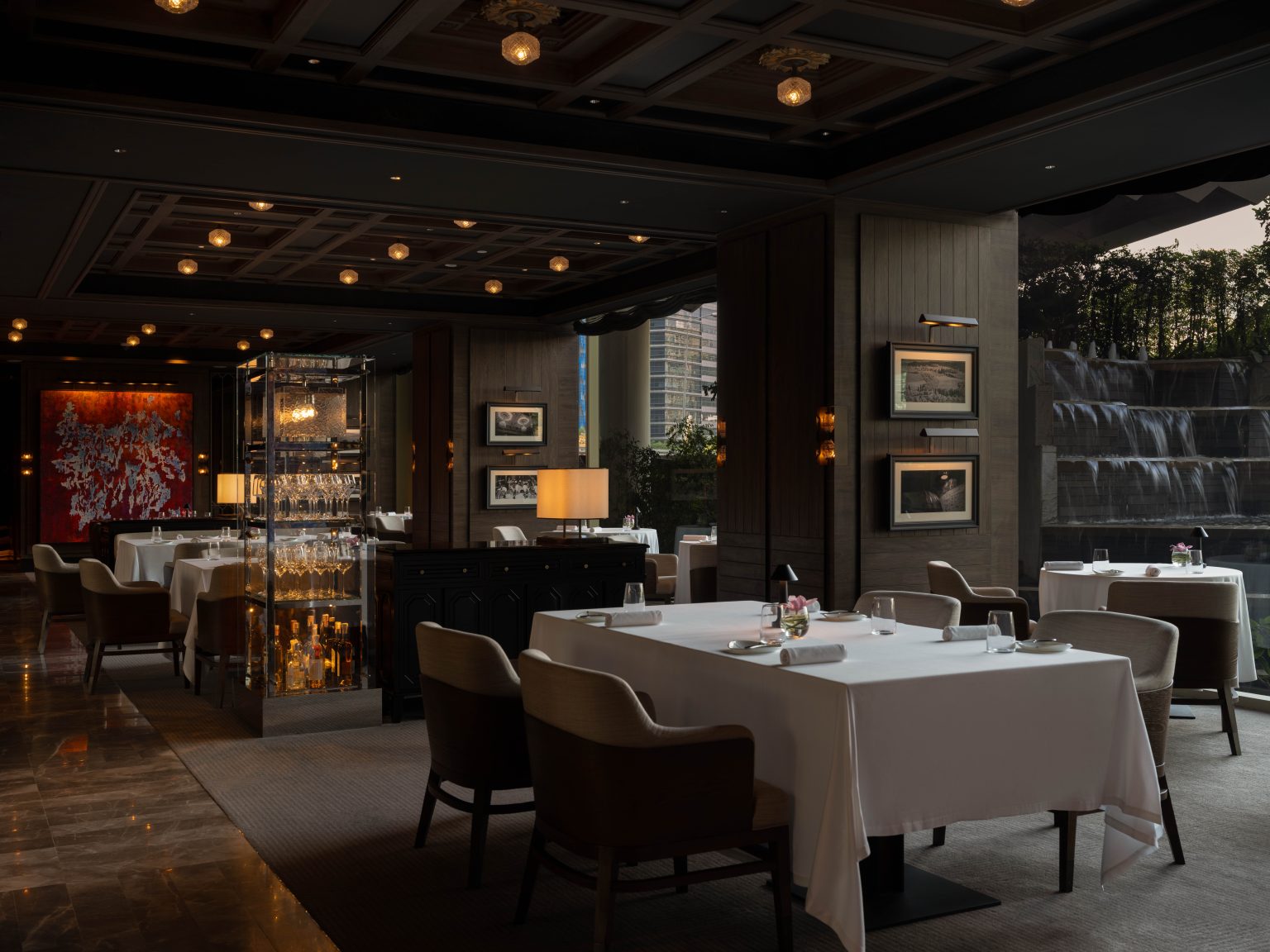 dusit-thani-bangkok-dining-cannubi-by-umberto-bombana-seating-waterfall-view-1536x1152